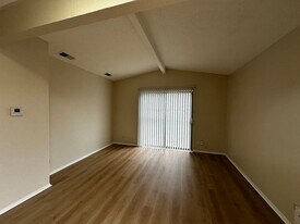 5802 Emerald Forest Dr in Austin, TX - Building Photo
