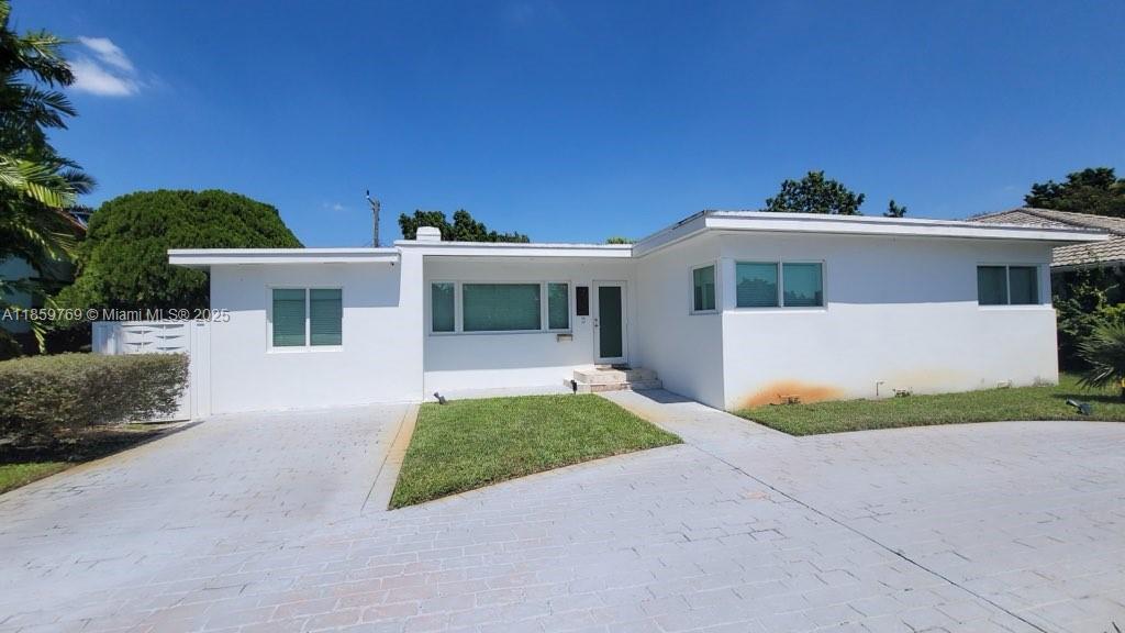 725 Westward Dr in Miami Springs, FL - Building Photo