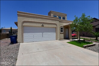 7065 Falling Leaf Cir in El Paso, TX - Building Photo - Building Photo