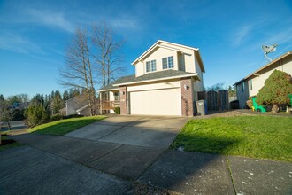 10837 SE Henderson Dr in Portland, OR - Building Photo - Building Photo