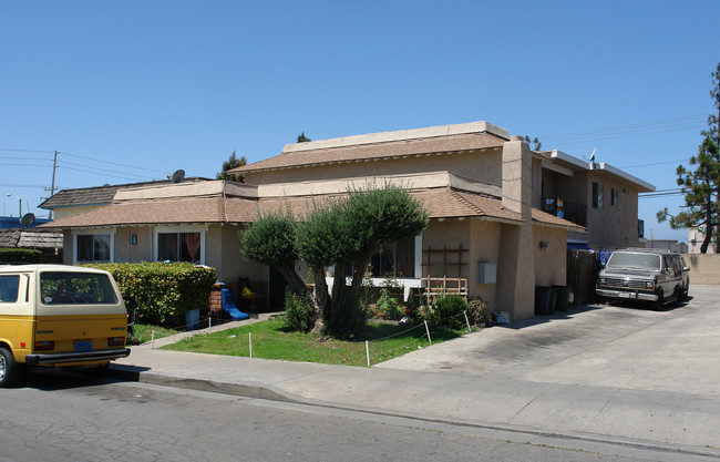 17461 Dairyview Cir in Huntington Beach, CA - Building Photo - Building Photo