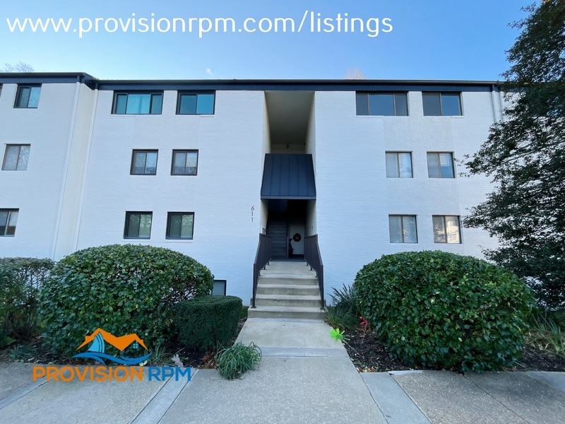 611 Oakland Hills Ct in Arnold, MD - Building Photo
