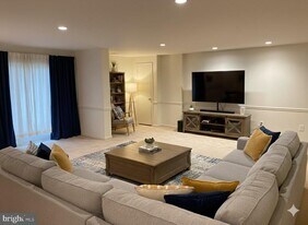 10775 Brewer House Rd in Rockville, MD - Building Photo