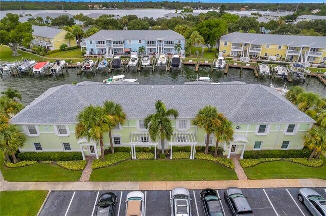 5245 Coquina Key Dr SE in St. Petersburg, FL - Building Photo - Building Photo