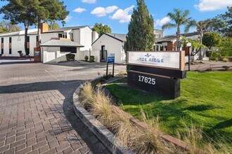 Jade Ridge Apartments in Phoenix, AZ - Foto de edificio - Building Photo