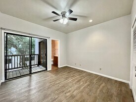310 Pat Garrison, B7 in San Marcos, TX - Building Photo