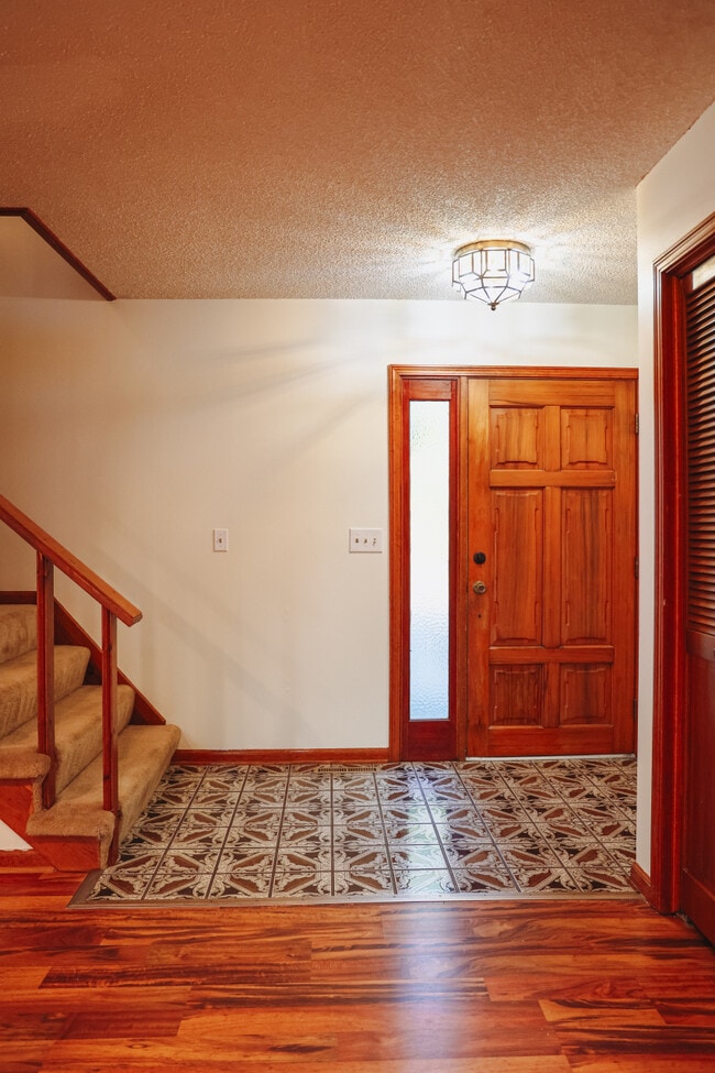 101 E Hale Lake Rd in Warrensburg, MO - Building Photo - Building Photo