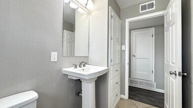 911 Zion St in Aurora, CO - Building Photo - Building Photo