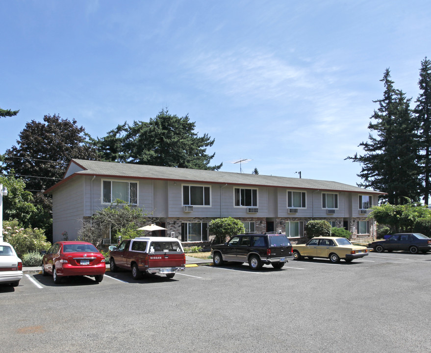 Powell Court Villa in Portland, OR - Building Photo