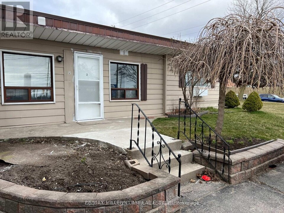 1396-1396 Wilson Rd N in Oshawa, ON - Building Photo