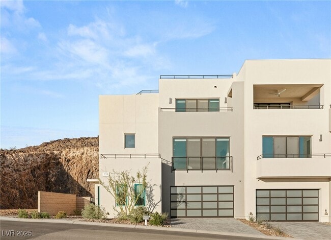 350 Solitude Peak Ln in Henderson, NV - Building Photo - Building Photo