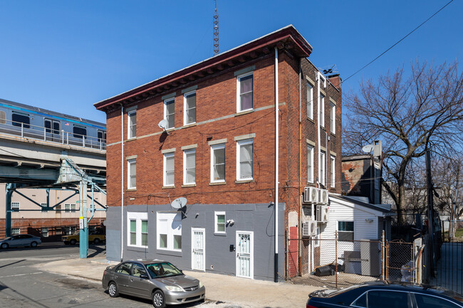 2633 Kensington Ave in Philadelphia, PA - Foto de edificio - Building Photo