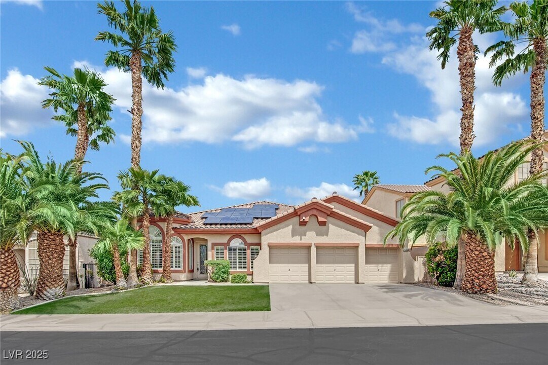 1324 European Dr in Henderson, NV - Building Photo