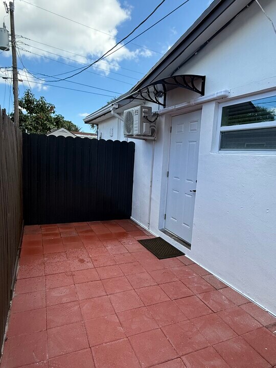 2311 N 70th Ter, Unit Efficiency in Hollywood in Hollywood, FL - Foto de edificio