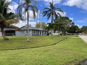 266 SW De Gouvea Terrace in Port St. Lucie, FL - Building Photo - Building Photo