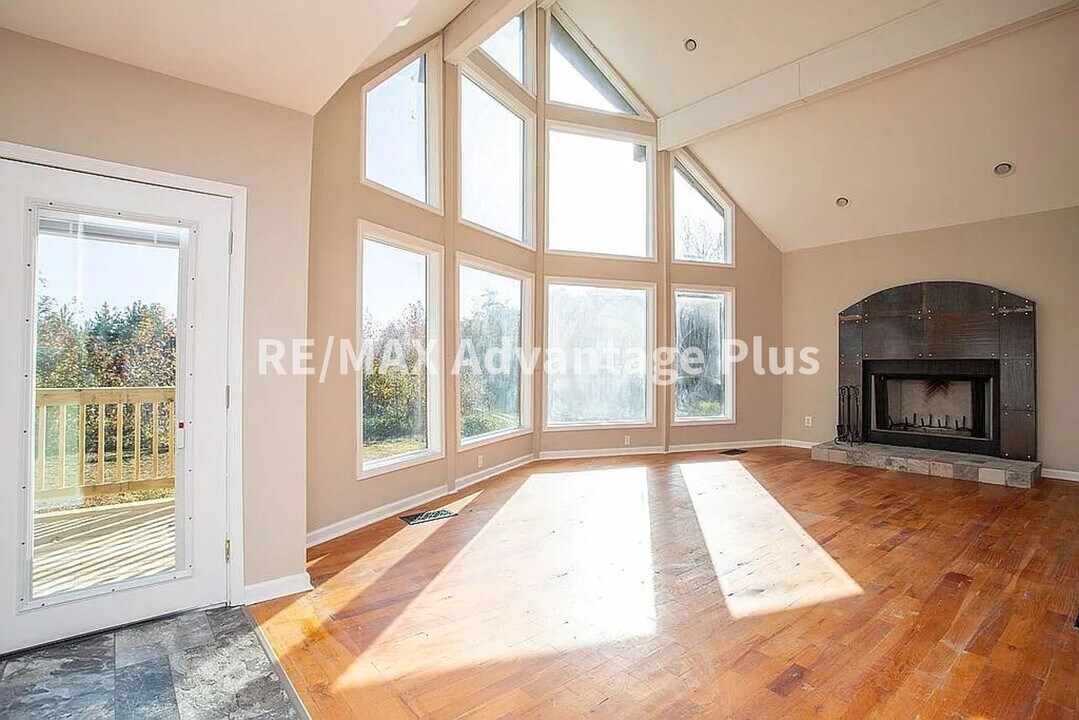 6502 Nutbush Rd in Green Bay, VA - Building Photo