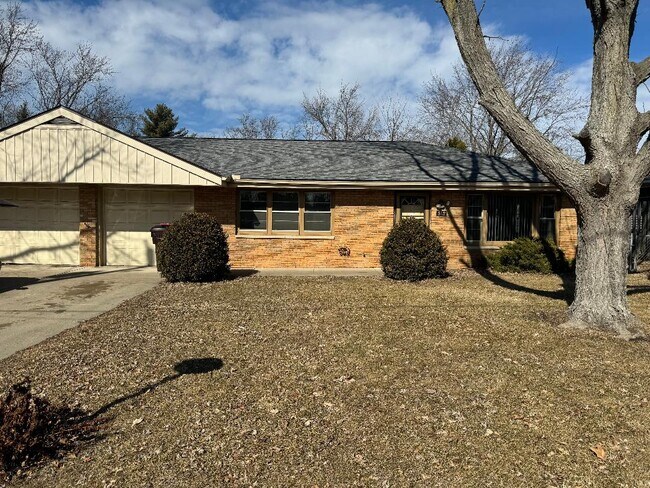 property at 613 W Sheridan Ct