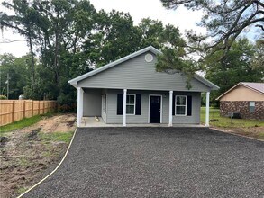 909 E 3rd St in Darien, GA - Building Photo - Building Photo
