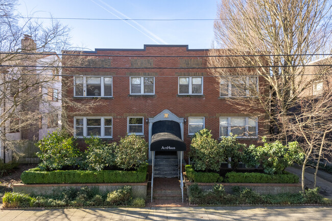 Federal East Apartments in Seattle, WA - Building Photo - Building Photo