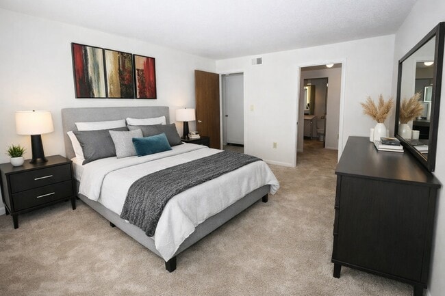 Waterford Square in Florissant, MO - Foto de edificio - Building Photo