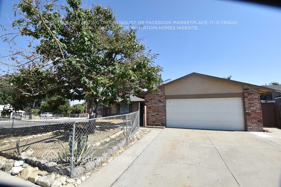 17291 Wabash Ave in Fontana, CA - Building Photo