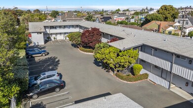 Buena Vista Gardens in San Leandro, CA - Foto de edificio - Building Photo