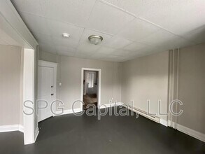 208 W Main St in Waynesboro, PA - Building Photo - Building Photo