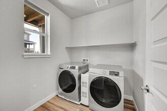 2383 S Troy Ct in Aurora, CO - Building Photo - Building Photo