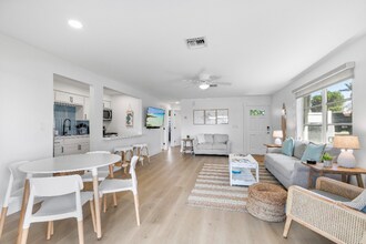 174 Trinidad St in Naples, FL - Foto de edificio - Building Photo