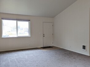 141 S 63rd St in Springfield, OR - Building Photo - Building Photo