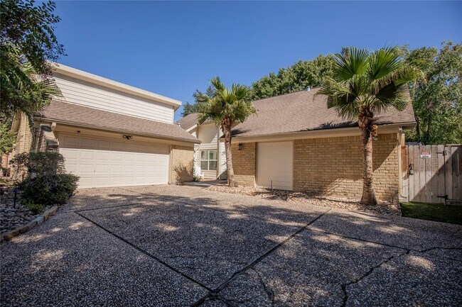 1627 Fall Valley Dr in Houston, TX - Building Photo - Building Photo