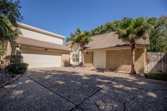 1627 Fall Valley Dr in Houston, TX - Building Photo - Building Photo