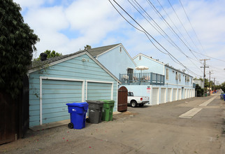 410 S Freeman St in Oceanside, CA - Foto de edificio - Building Photo