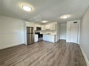 3660 NE 11th Ave in Oakland Park, FL - Building Photo - Building Photo