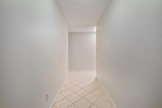 8801 Camelia Ln in Austin, TX - Building Photo - Building Photo