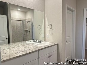 237 Legendary Trl Lp in Floresville, TX - Building Photo - Building Photo
