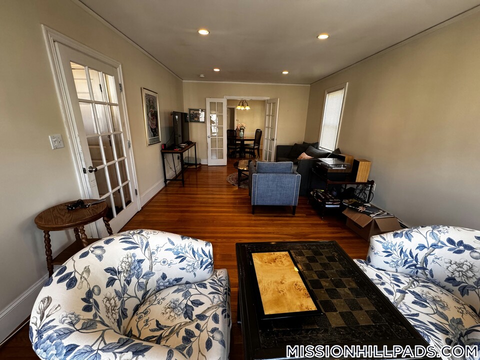 100 Hillside St in Boston, MA - Building Photo
