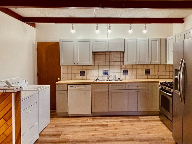 1428 Vassar Dr NE in Albuquerque, NM - Building Photo - Building Photo