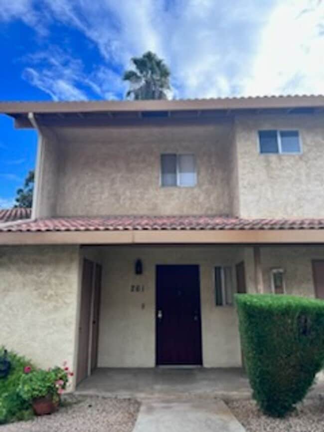 261 W Alexander Ave