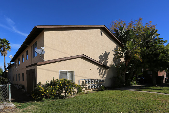 Grove Top in Fallbrook, CA - Foto de edificio - Building Photo