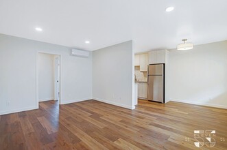 1155 N Madison Ave, Unit Unit 14 in Los Angeles, CA - Foto de edificio - Building Photo