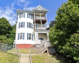 17 Upsala St in Worcester, MA - Foto de edificio - Building Photo
