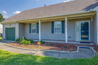 5819 Woodside Ln in Portsmouth, VA - Building Photo - Building Photo
