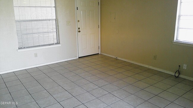3001 E Glen Dr in El Paso, TX - Building Photo - Building Photo