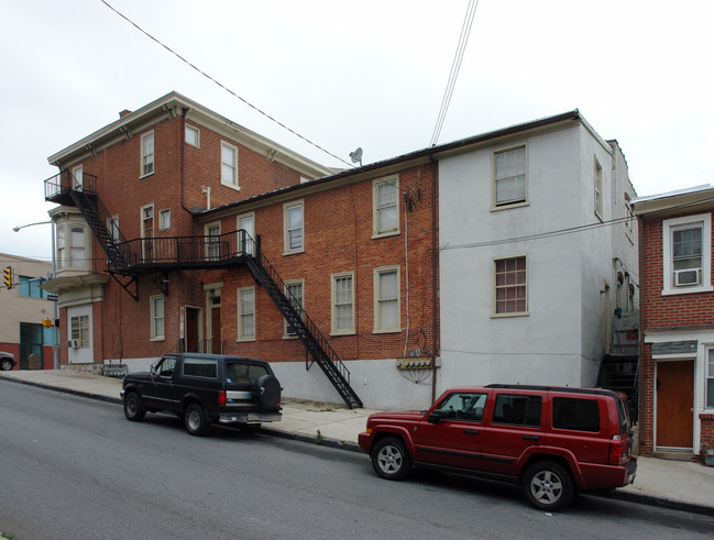 600 Dekalb St in Norristown, PA - Foto de edificio - Building Photo