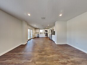 1310 Laurel Lake in San Antonio, TX - Building Photo - Building Photo