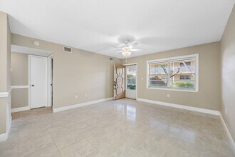 10033 64th Ave N in St. Petersburg, FL - Building Photo - Building Photo