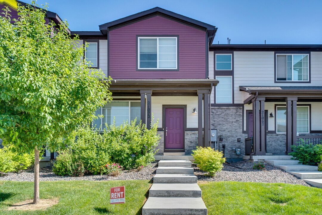 21072 E 60th Ave in Aurora, CO - Building Photo