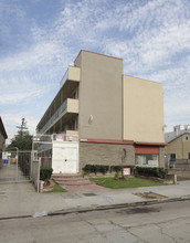 5633 Virginia Ave in Los Angeles, CA - Building Photo - Building Photo