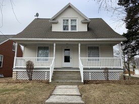 402 S Superior St in De Pere, WI - Building Photo